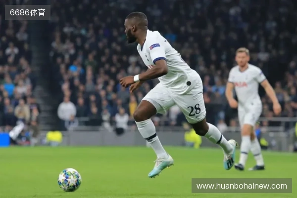 记者：乔纳森-戴维未来存疑，拜仁和热刺已了解球员离队条件