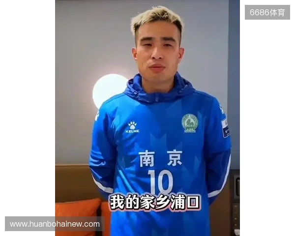 😅南京队滕帅的苏超金靴奖杯,已经被自己的儿子弄坏