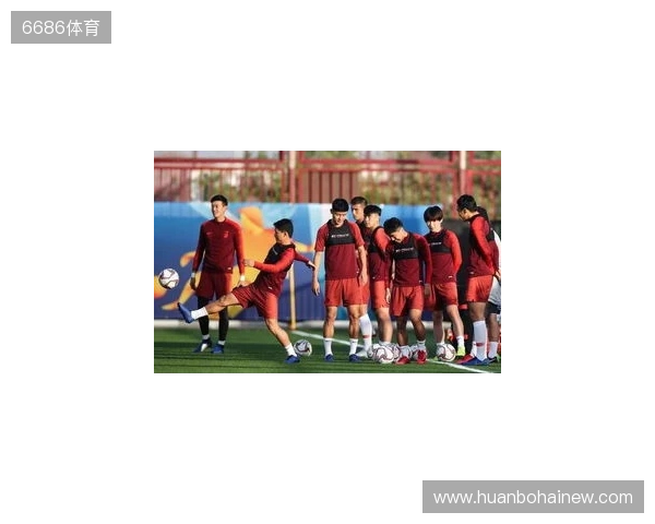 日本队全员集合备战麒麟挑战杯,前田大然“泡面头”抢眼 日本队全员集合备战麒麟挑战杯,前田大然“泡面头”抢眼