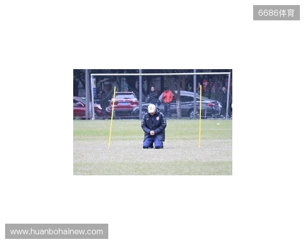 帽子上用中文写着努力、忍耐、牺牲,张外龙:是我作为教练的哲学 帽子上用中文写着努力、忍耐、牺牲,张外龙:是我作为教练的哲学