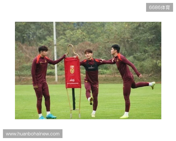 邵佳一探班U22国足重逢老友 9人归来鲁沪新星伤退